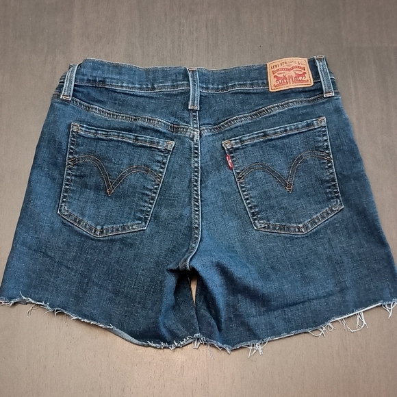 Levi's Strauss Mid Length Shorts - Picture 3 of 5